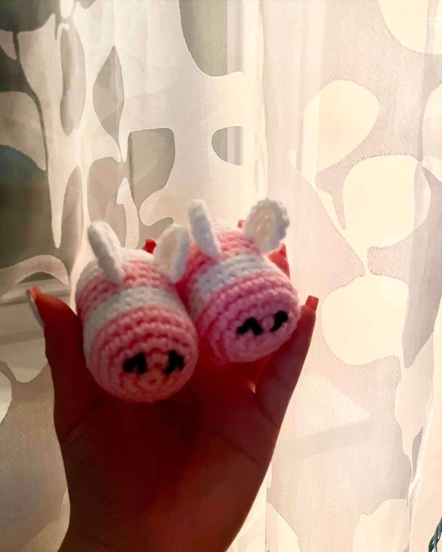 2 Mini pink bees